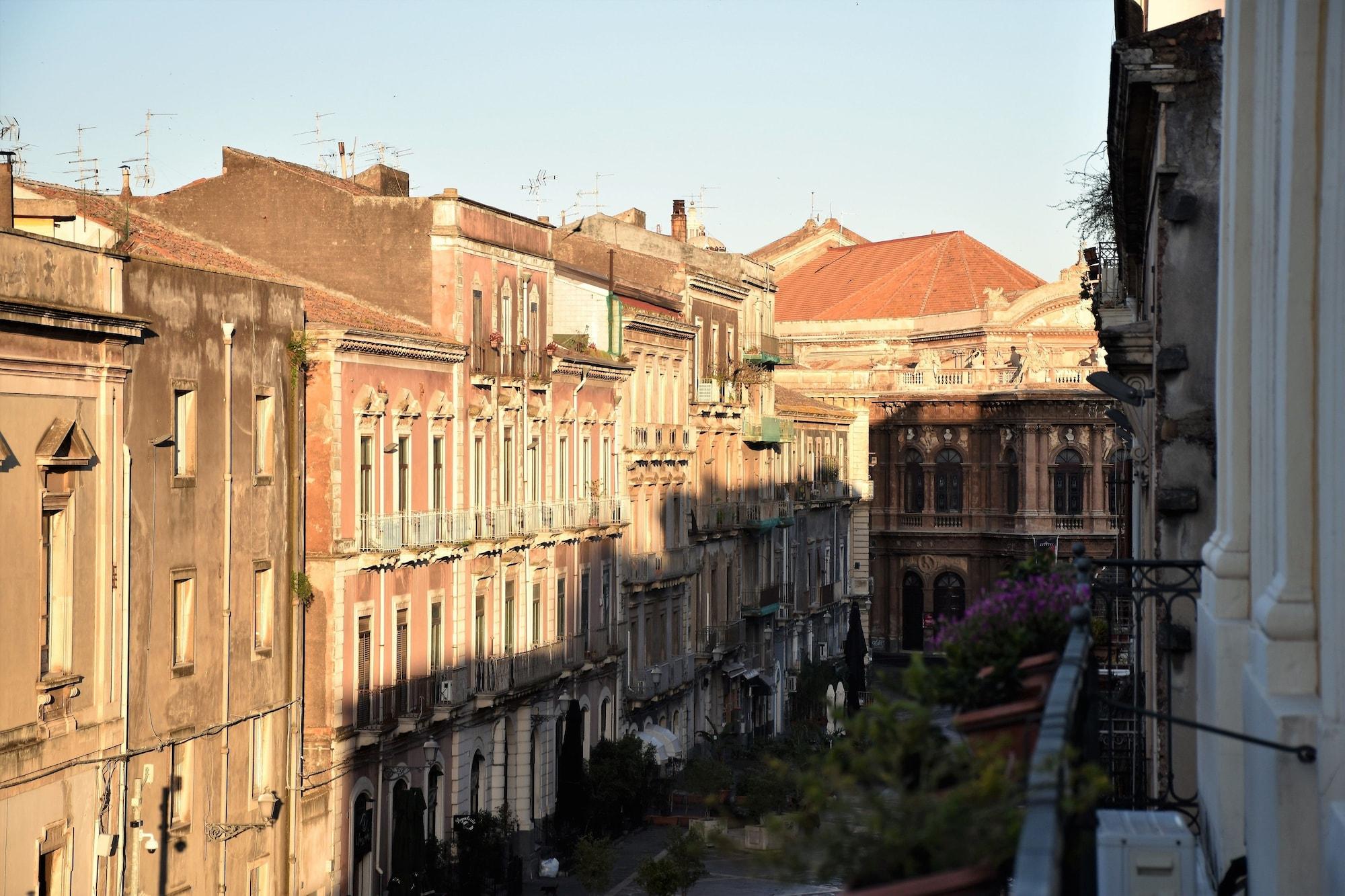B&B Al Teatro Massimo Catania Exterior photo
