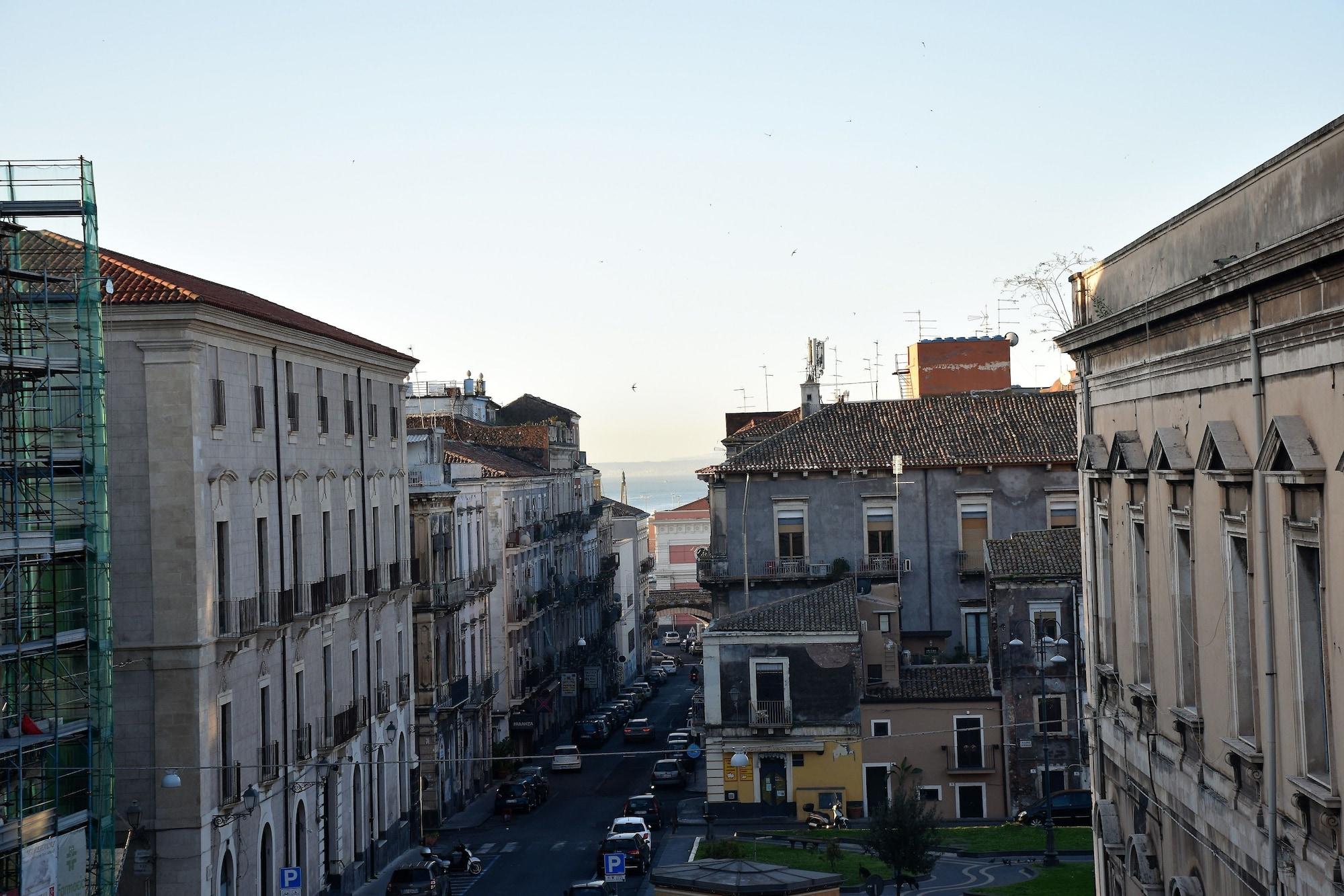 B&B Al Teatro Massimo Catania Exterior photo