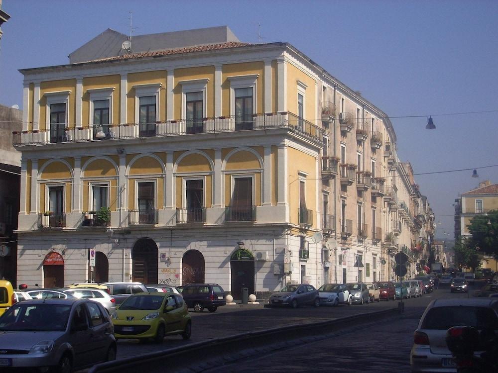 B&B Al Teatro Massimo Catania Exterior photo